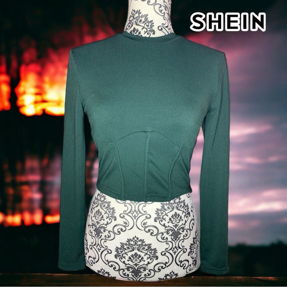 SHEIN Women’s green long sleeve crop- Small
